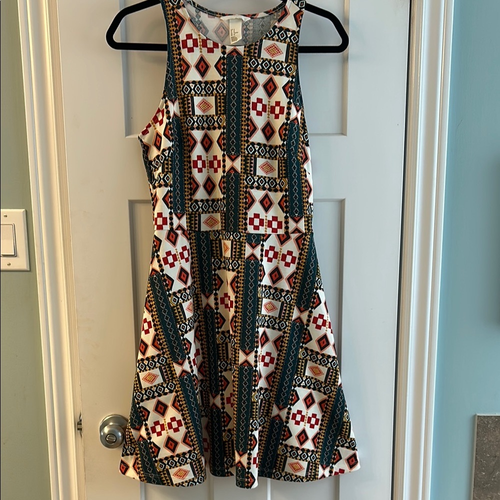H&M Geometric Patterned Sleeveless Dress